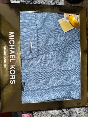 Michael Kors women’s Cable Knit Scarf and hat set - Light Blue